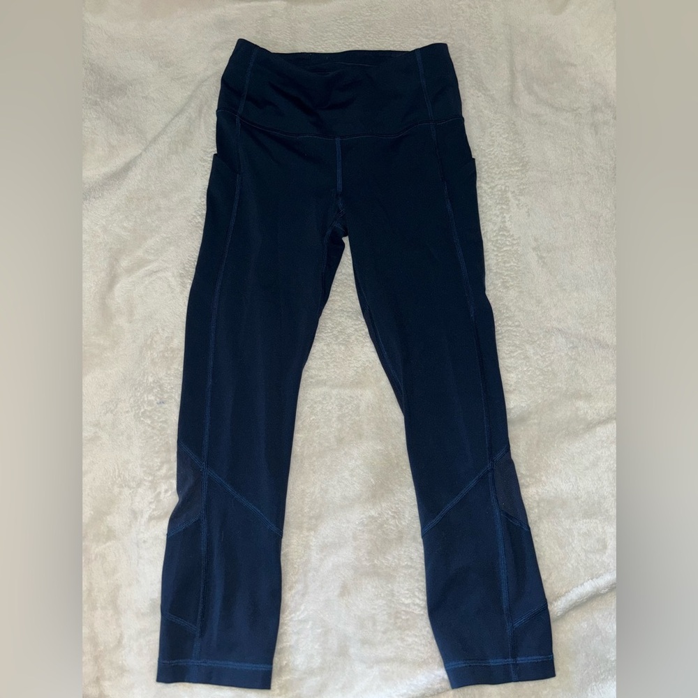 Size 4 navy blue lululemon leggings with pockets